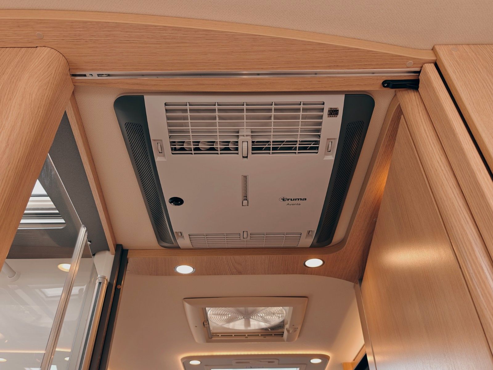 Fahrzeugabbildung HYMER / ERIBA / HYMERCAR B - KLASSE ML T 780 BLACKLINE