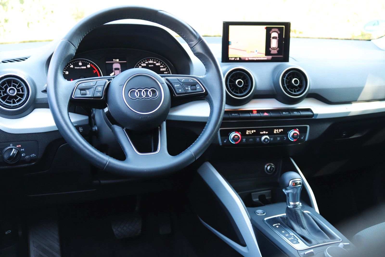 Fahrzeugabbildung Audi Q2 30 TFSI DESIGN S-TRONIC KLIMAAUT NAVI LED 2Hd