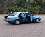 Mercedes-Benz Mercedes 300 E W124 Erstbesitz Deutsche Bank - Mercedes-Benz S 300: 300d
