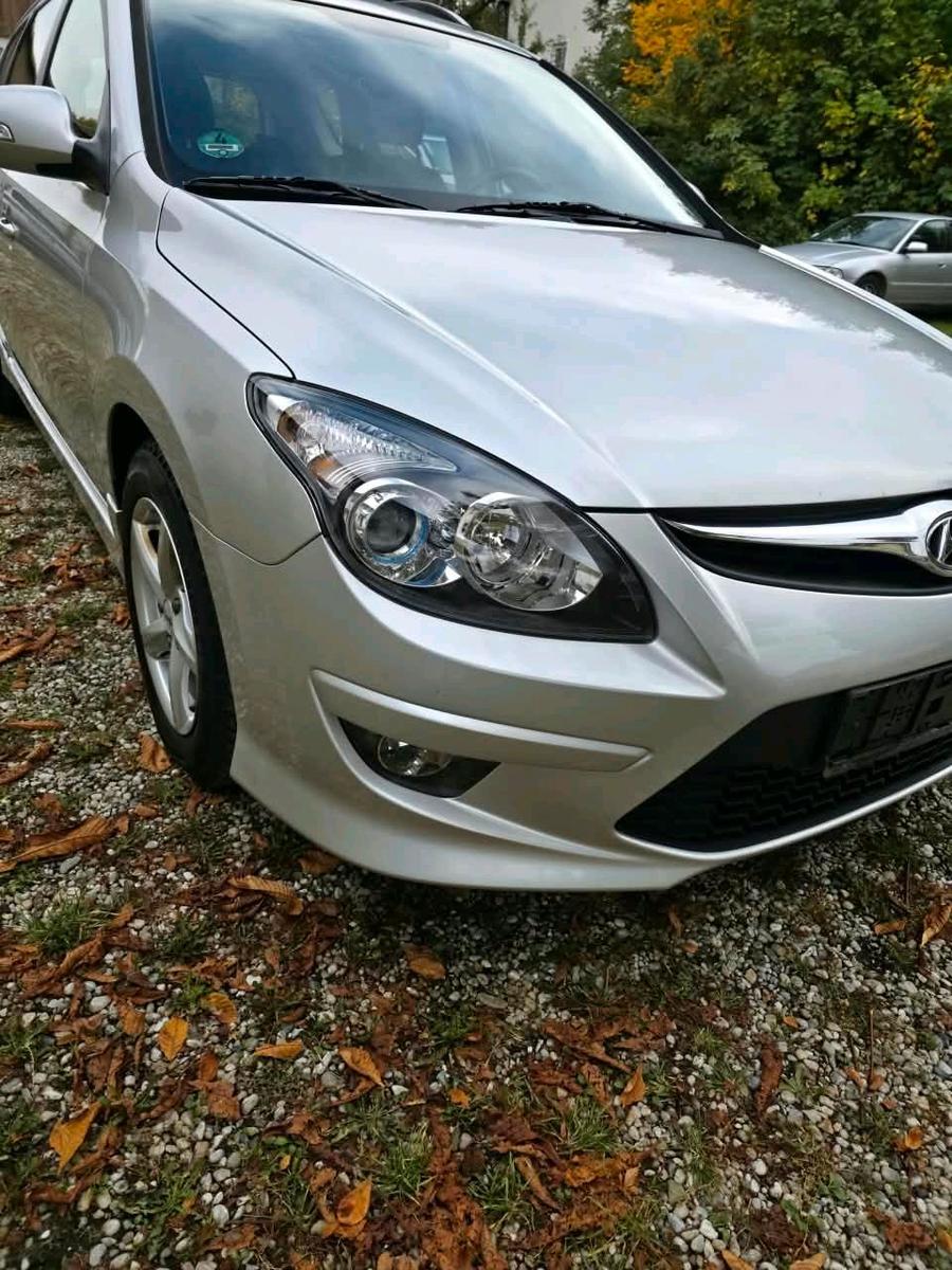 Hyundai i30 2012 — салон