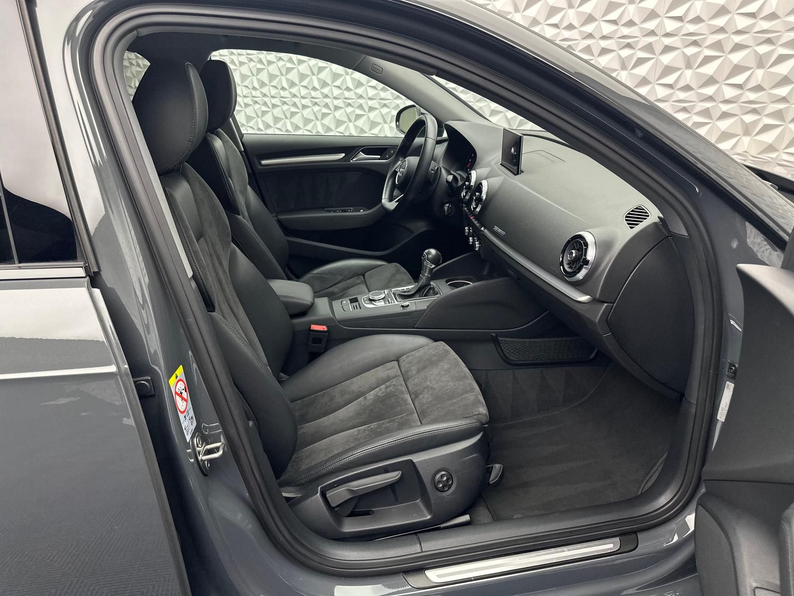 Fahrzeugabbildung Audi A3 2.0 TFSI QUATTRO/SPORT/ACC/LED/PANO/PDC/NAV