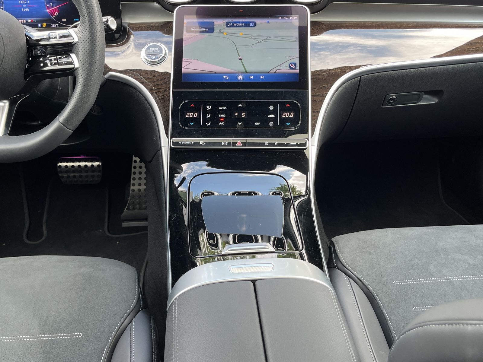 Fahrzeugabbildung Mercedes-Benz C 200T*Pano*AHK*AMG-Line*9G*LED**