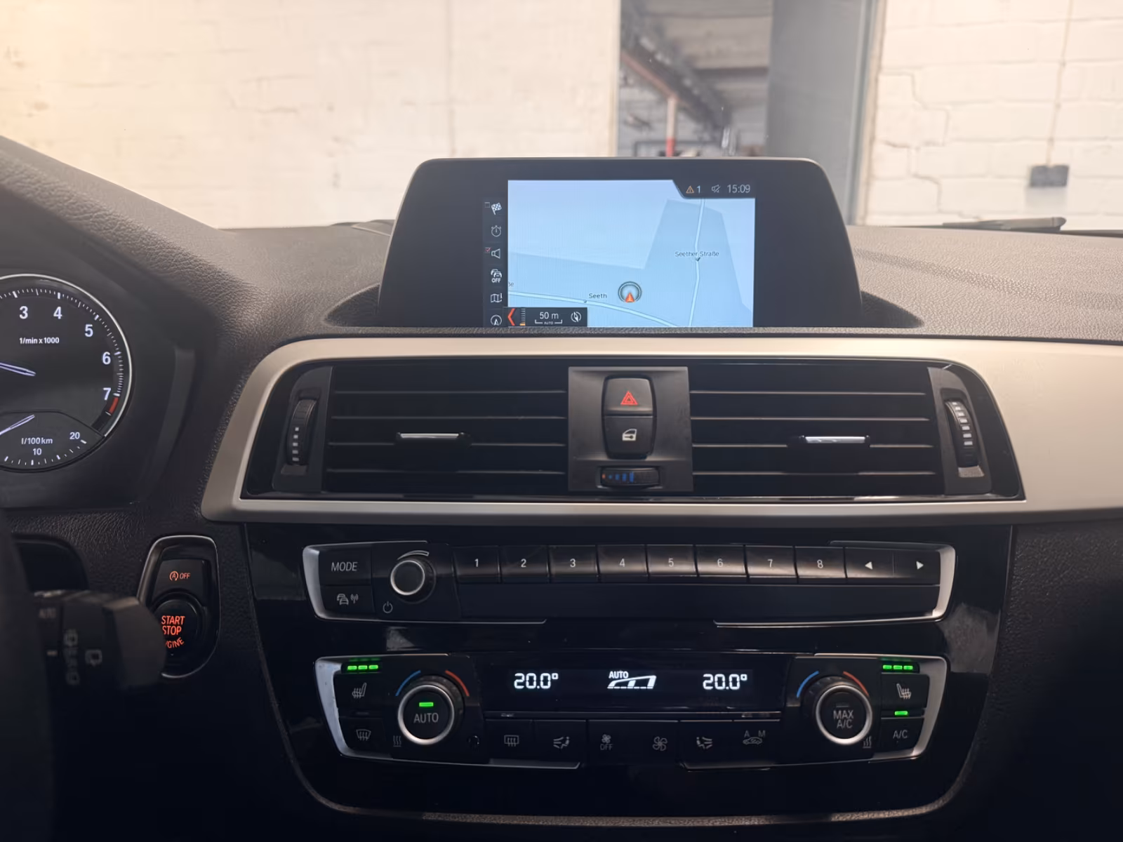 BMW 118i Aut. 5-türig Navi Shz PDC Tempo Klimaaut.