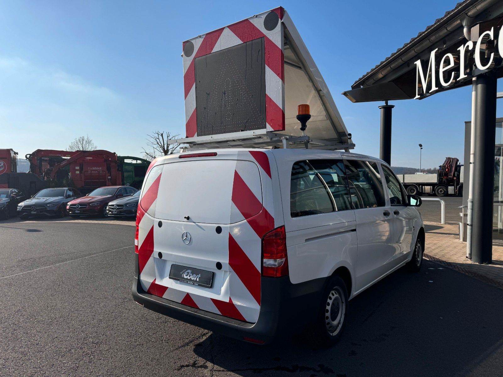 Fahrzeugabbildung Mercedes-Benz Vito 111 CDI Tourer Begleitfahrzeug BF3+ / WVZ