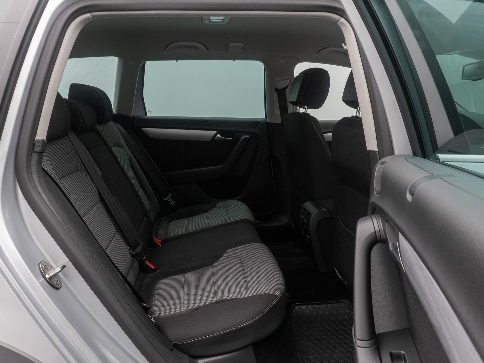 Fahrzeugabbildung Volkswagen Passat Tempomat Kamera DAB AHK SoundSyst 18Zoll