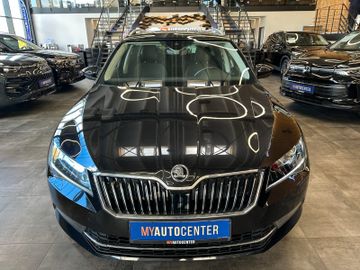 Skoda Superb Combi Style 4x4 *SZHZ*PDC*AHK*NAVI*KLIMA*