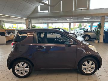 Toyota IQ - 6