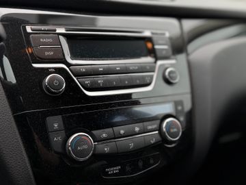 Nissan Qashqai *SHZ*LED*GRA* PDC* MFL* Winterpaket*