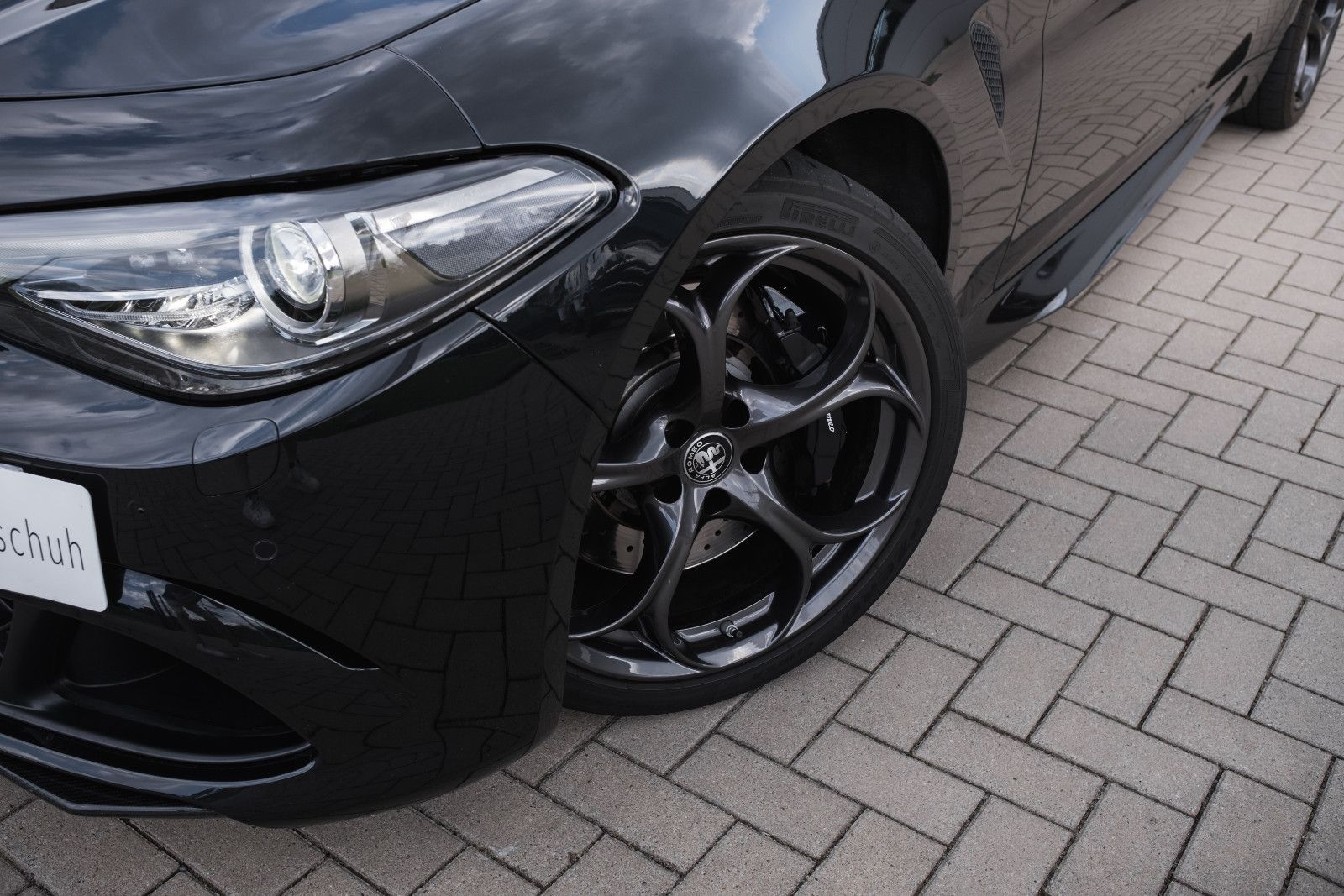 Fahrzeugabbildung Alfa Romeo Giulia Quadrifoglio-Akrapovic-HarmanKardon