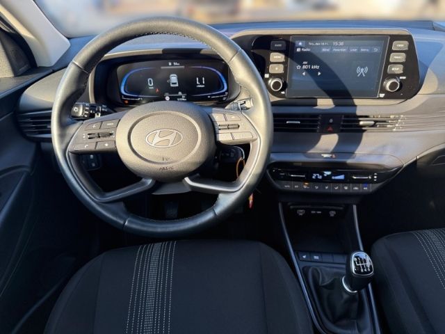 Fahrzeugabbildung Hyundai i20 Essential 1.0 T-GDI +CARPLAY+TEMPOMAT+SHZ+RF