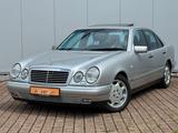 Mercedes-Benz E 240 1. Hdn. AVANTGARDE AUTOMATIK KLIMA PDC ASR - Mercedes-Benz E 240 aus 1998