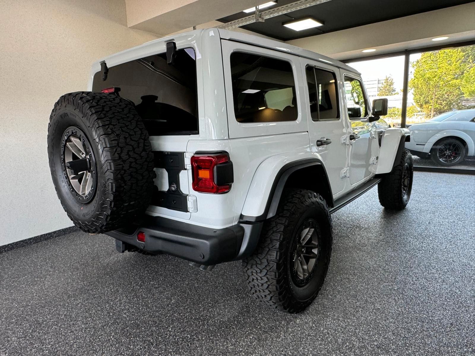 Fahrzeugabbildung Jeep 392 FINAL EDIT. 6.4L-V8 SKY ONE-WINDE-AHK 3.5To.