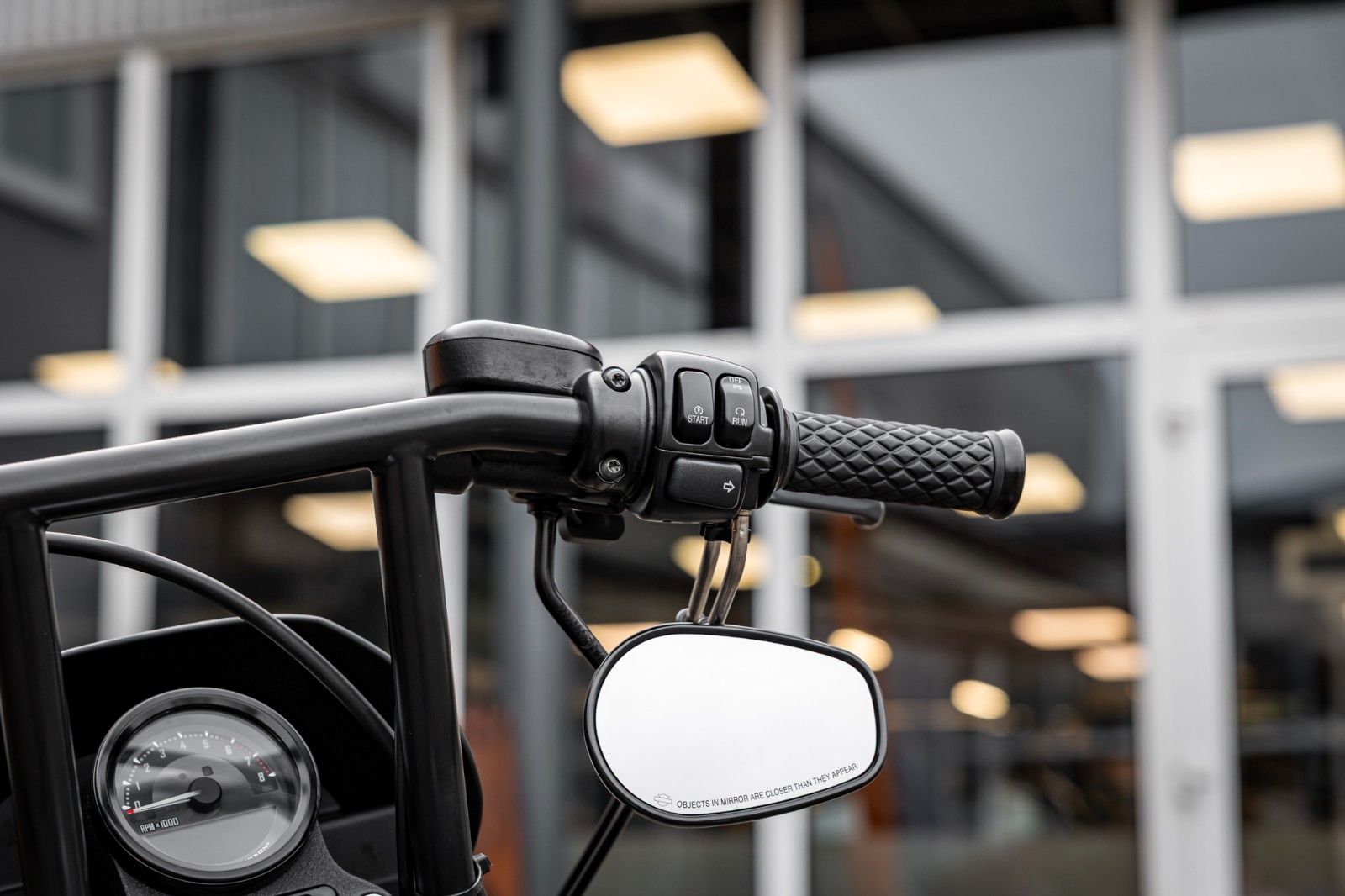 Fahrzeugabbildung Harley-Davidson Sportster XL883R Roadster - MILLER ABGASANLAGE -