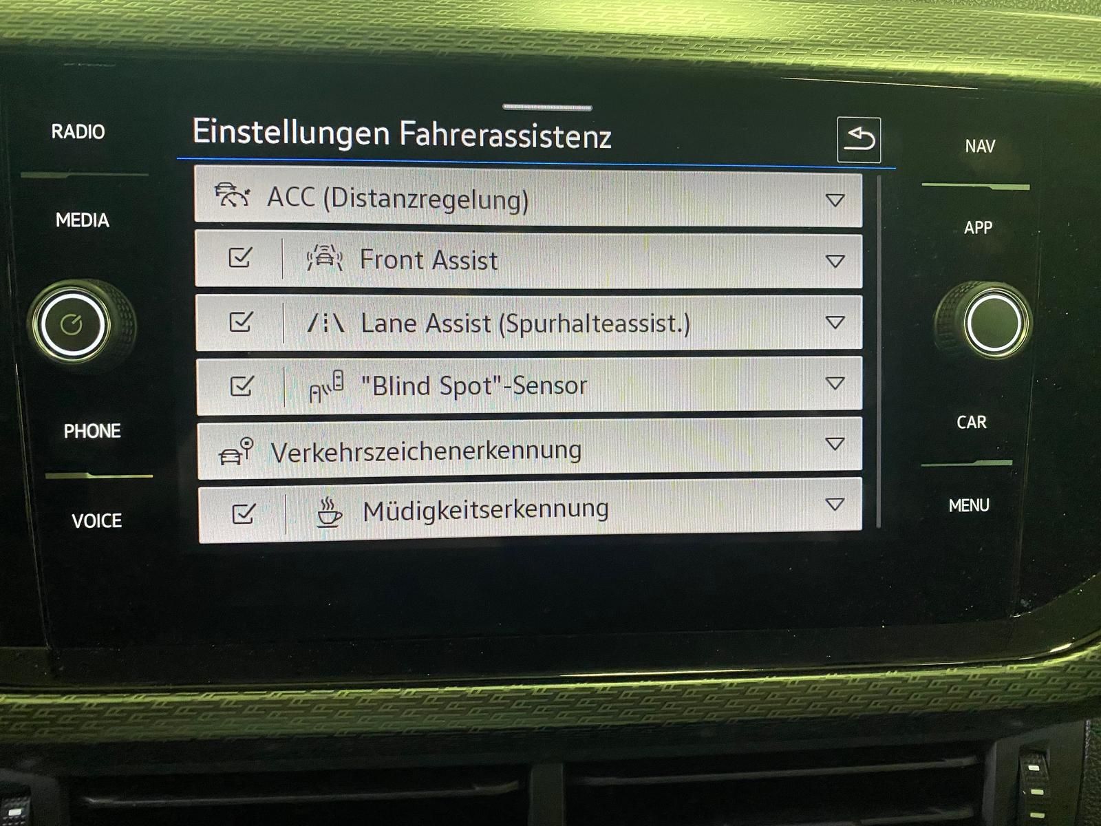Fahrzeugabbildung Volkswagen T-Cross 1.5 TSI DSG Style R-Line+ACC+RFK+APP+LED