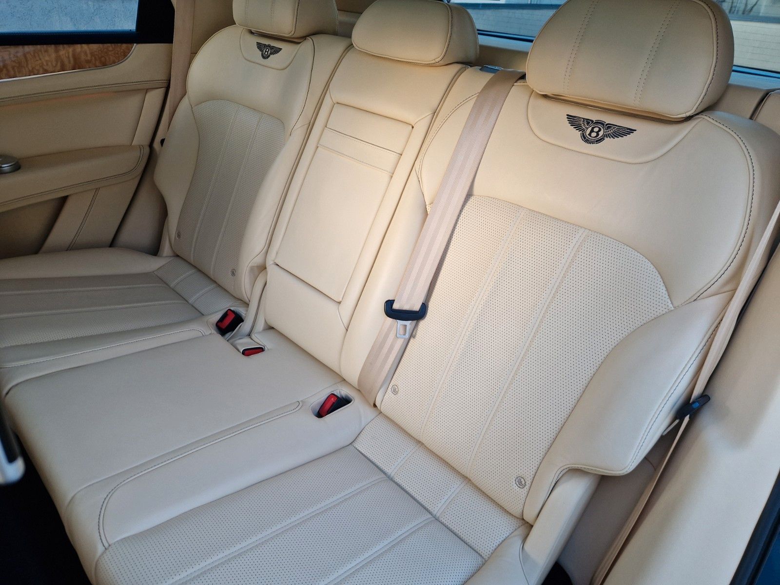 Fahrzeugabbildung Bentley Bentayga V8 Diesel*Massage*AHK*Schiebedach*VOLL