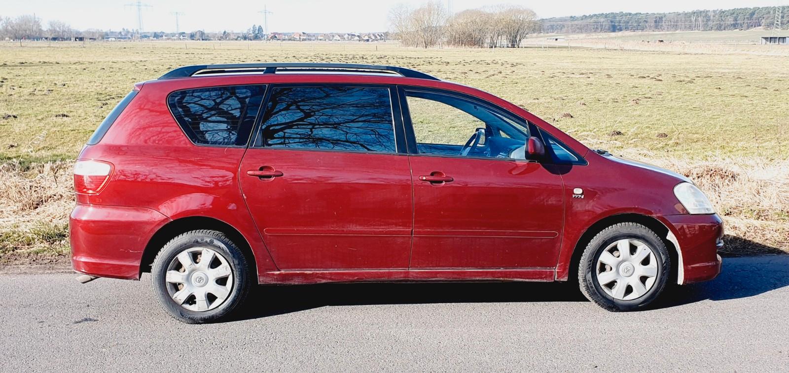 Toyota Avensis Verso 2.0  Klima / 7-Sitze