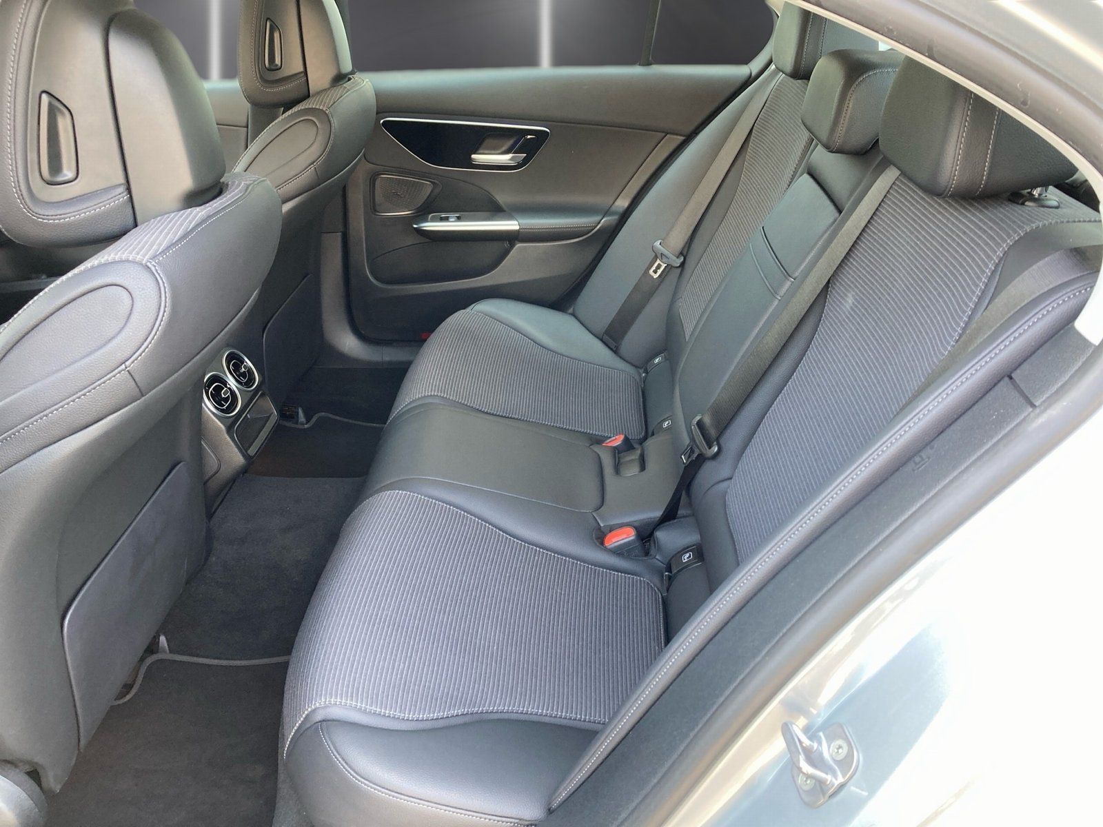 Fahrzeugabbildung Mercedes-Benz C 220 d 4M Avantgarde*Distronic*Twotwink*LED*KAM
