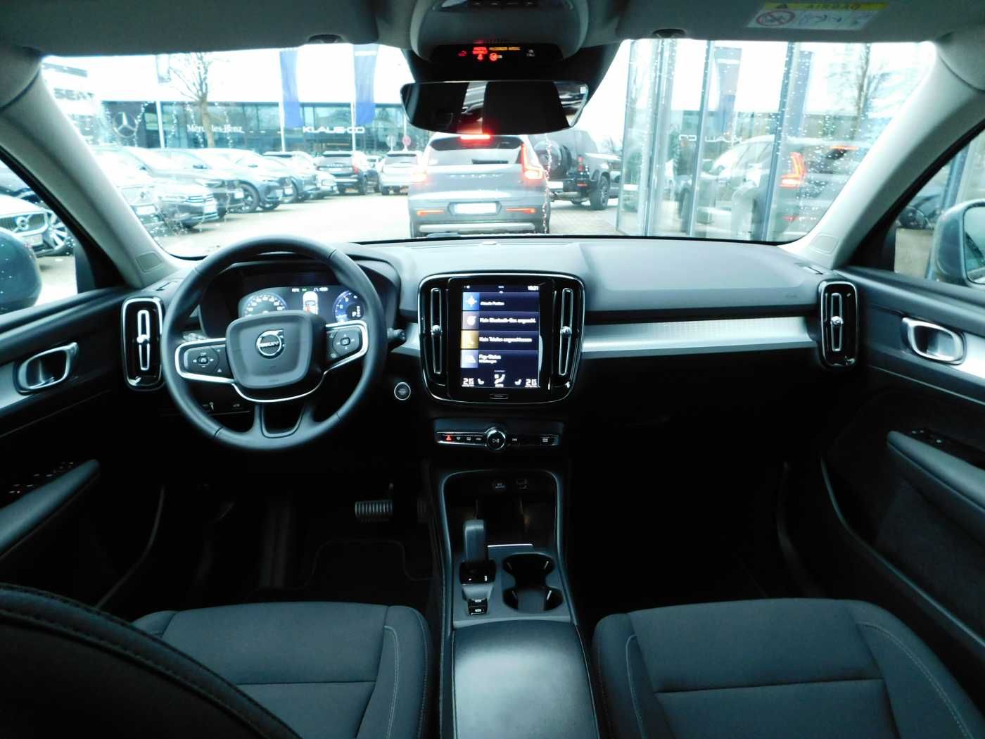 Fahrzeugabbildung Volvo XC40 T3 Geartronic Momentum Pro 'SHZ, LED, ALU'