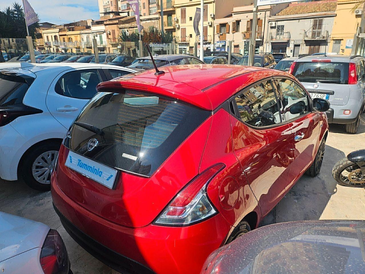 Lancia Ypsilon 1.0 FireFly Hybrid Ecochic Silver