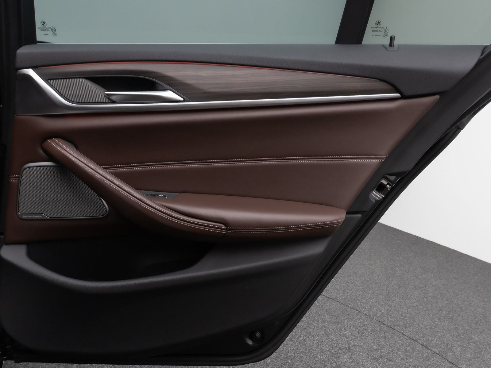 Fahrzeugabbildung BMW 530i xD Luxury Line Panorama 360°HUD H/K Massage