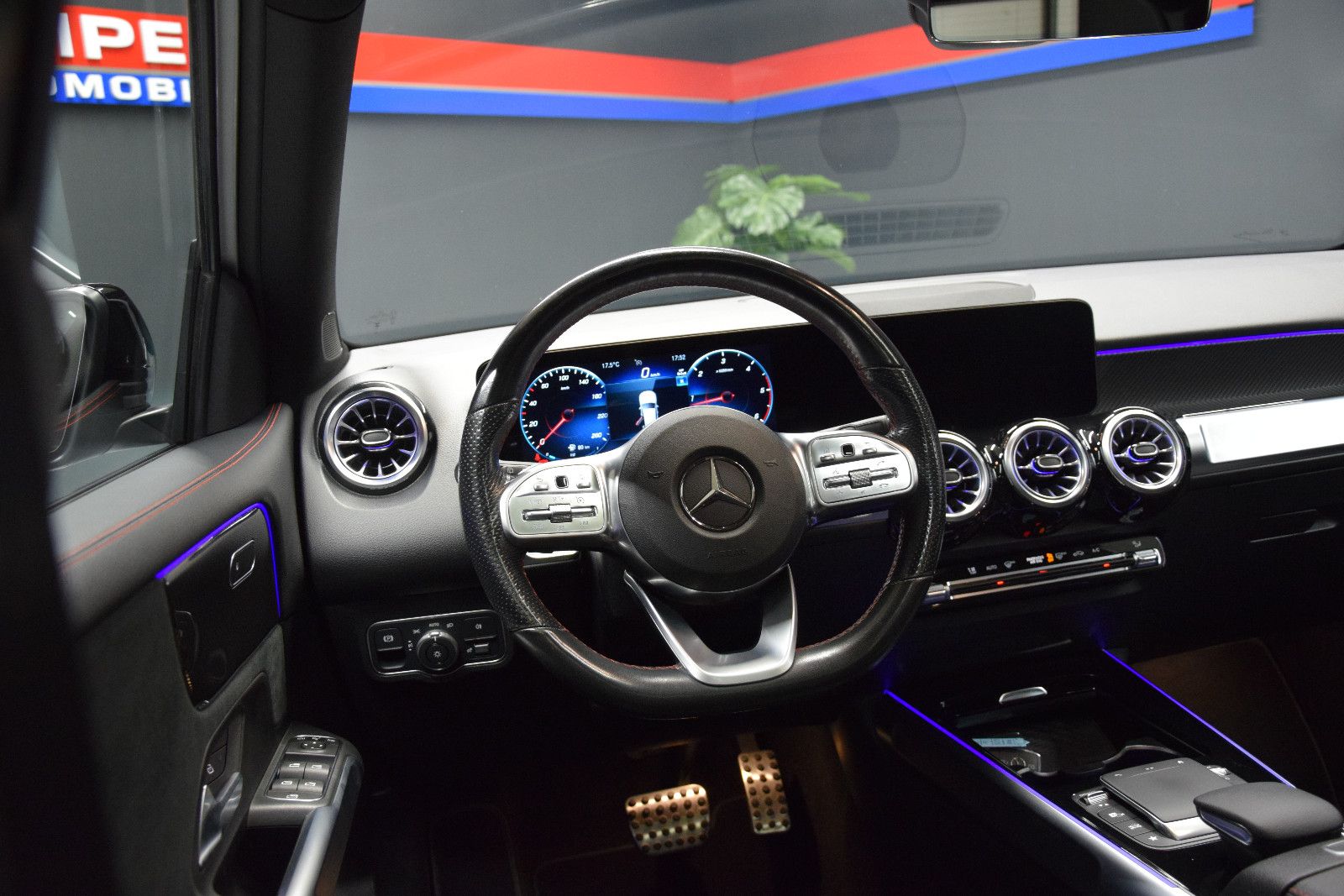 Fahrzeugabbildung Mercedes-Benz GLB 220 d AMG Line Pano. Kamera LED AHK 20 Zoll
