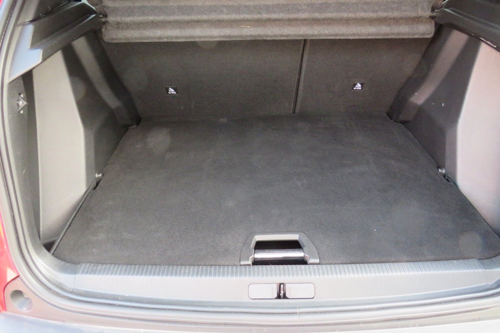 Fahrzeugabbildung Peugeot 2008 e- ALLURE NAVI GRA APP-CON SITZH. PDC 1.HD