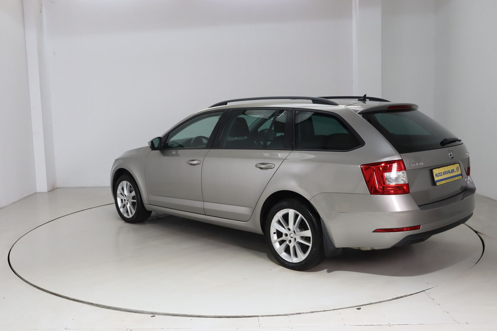 Fahrzeugabbildung SKODA Octavia Combi 2.0 TDI 4 x4 1. Hand Ambition