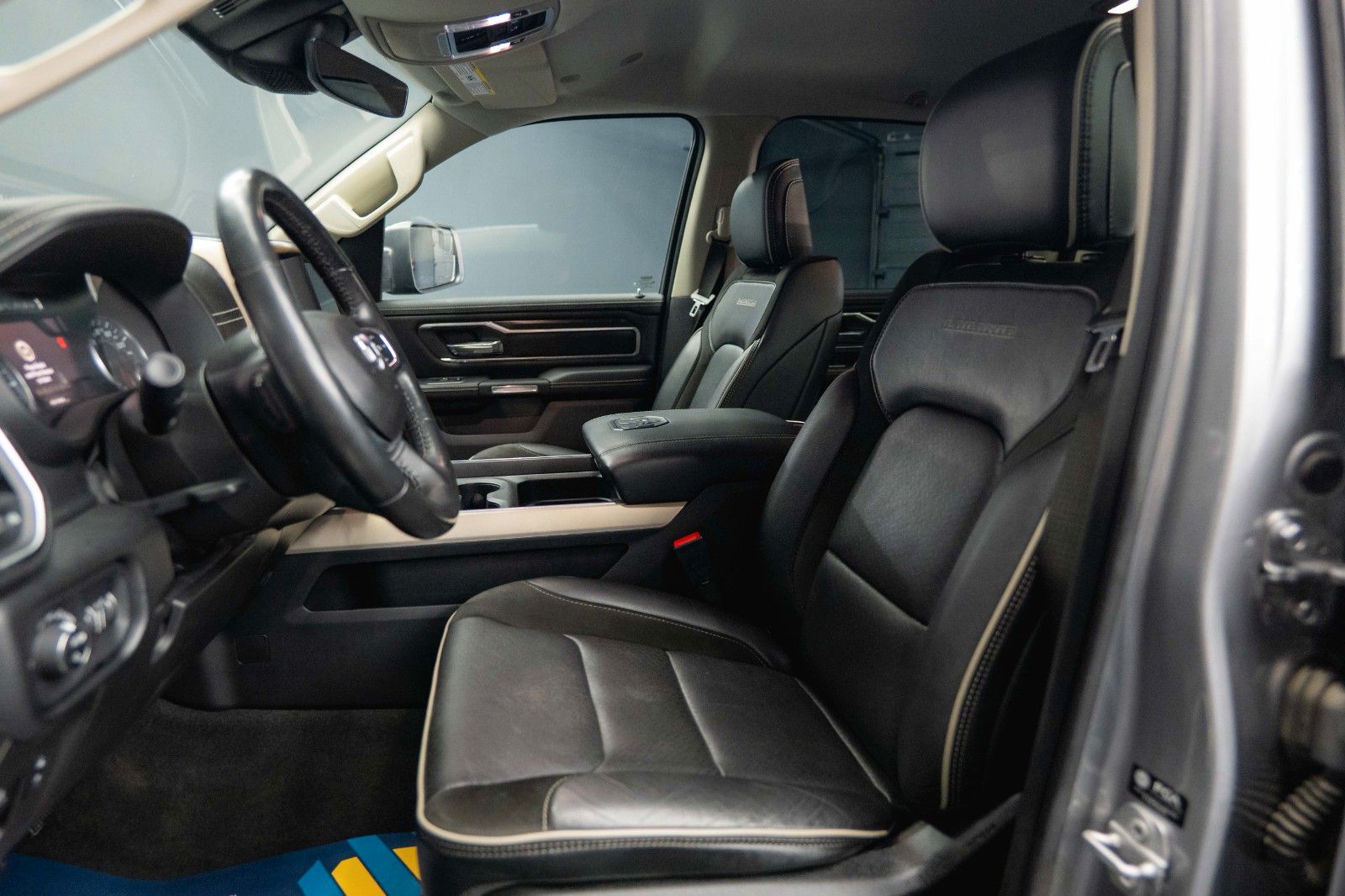 Fahrzeugabbildung Dodge RAM 5.7 V8 HEMI 4x4 Night LARAMIE LONGBED 19%