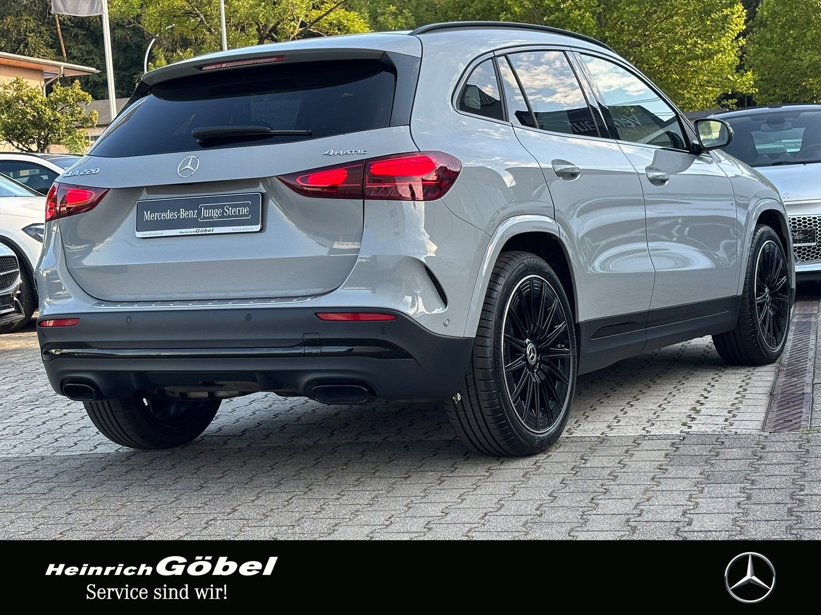 Fahrzeugabbildung Mercedes-Benz GLA 220 4M AMG*AHK*NIGHT-PAKET*MULTIBEAM*20ZOLL