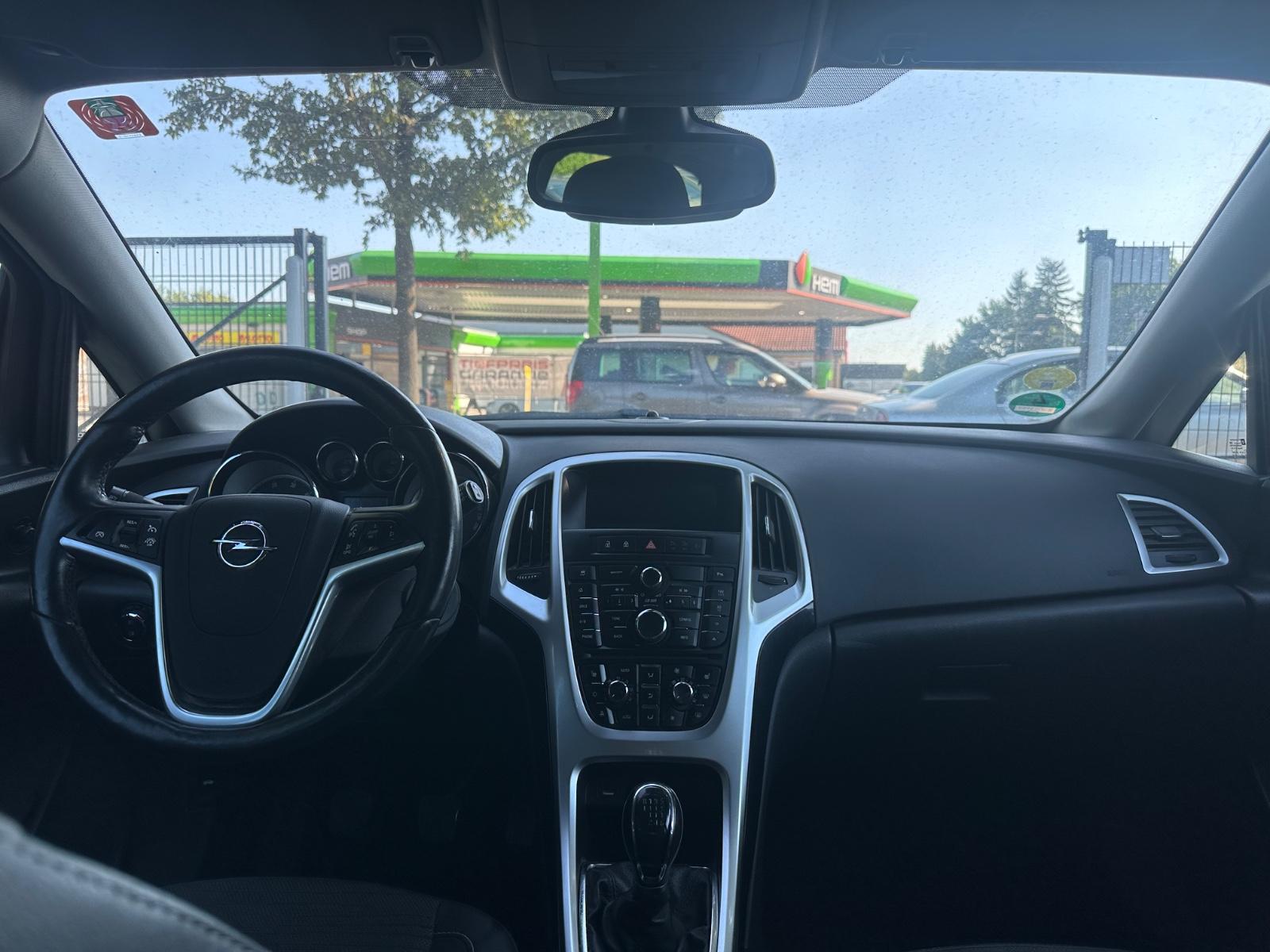 Opel Astra 2015 — photo 15