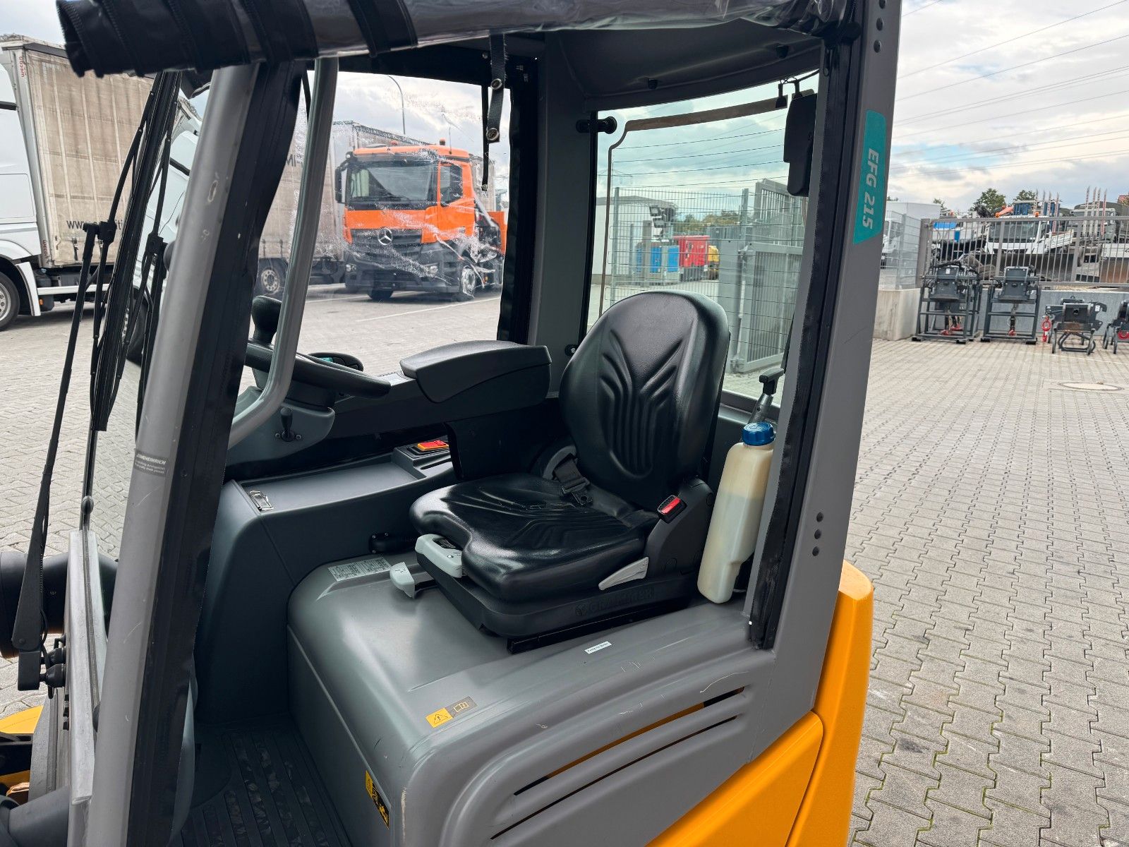 Fahrzeugabbildung Jungheinrich EFG 215 / Triplex: 4.25m! / SS / 4.168h / 2024