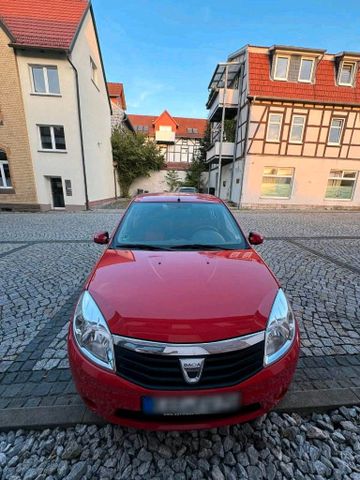 Dacia Biete im Auftrag einen Dacia Sandero