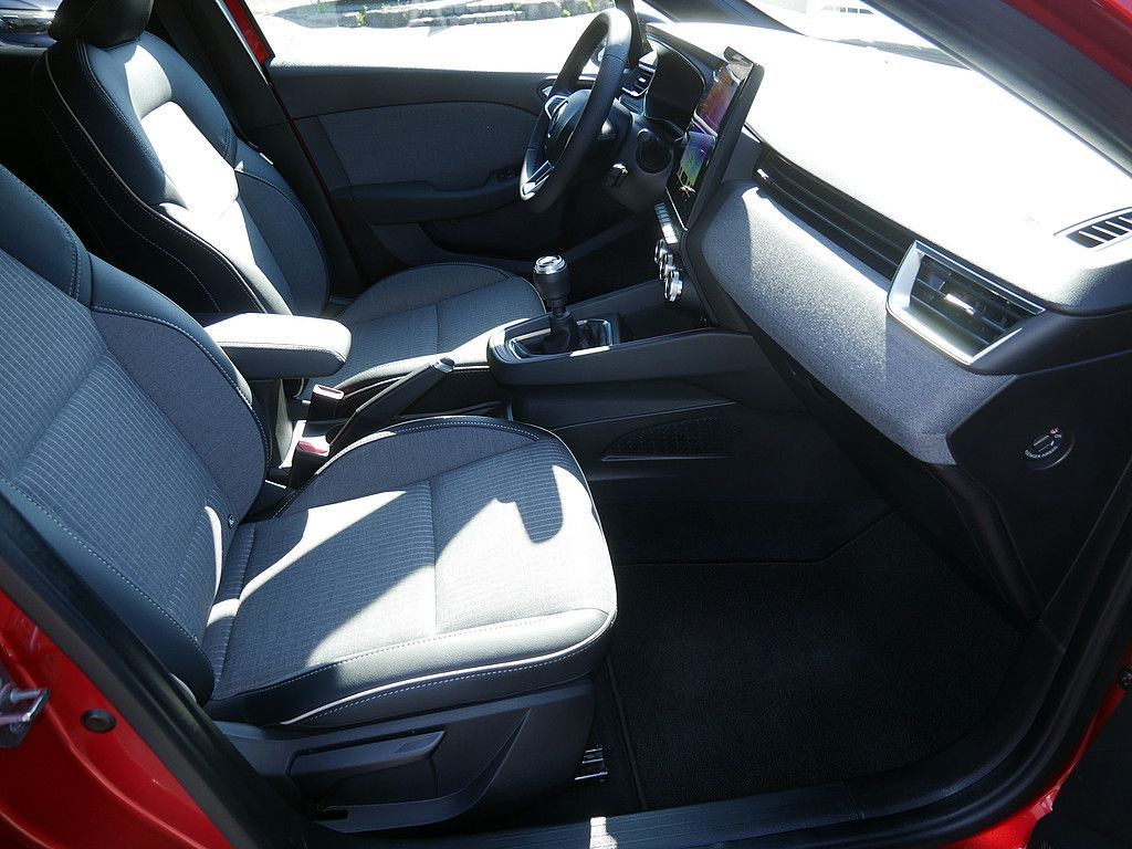 Fahrzeugabbildung Renault Clio Techno TCe 90 KLIMA PDC SHZ KAMERA NAVI LED