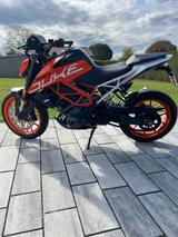 KTM Duke 390 - KTM VON 251 BIS 500 CCM