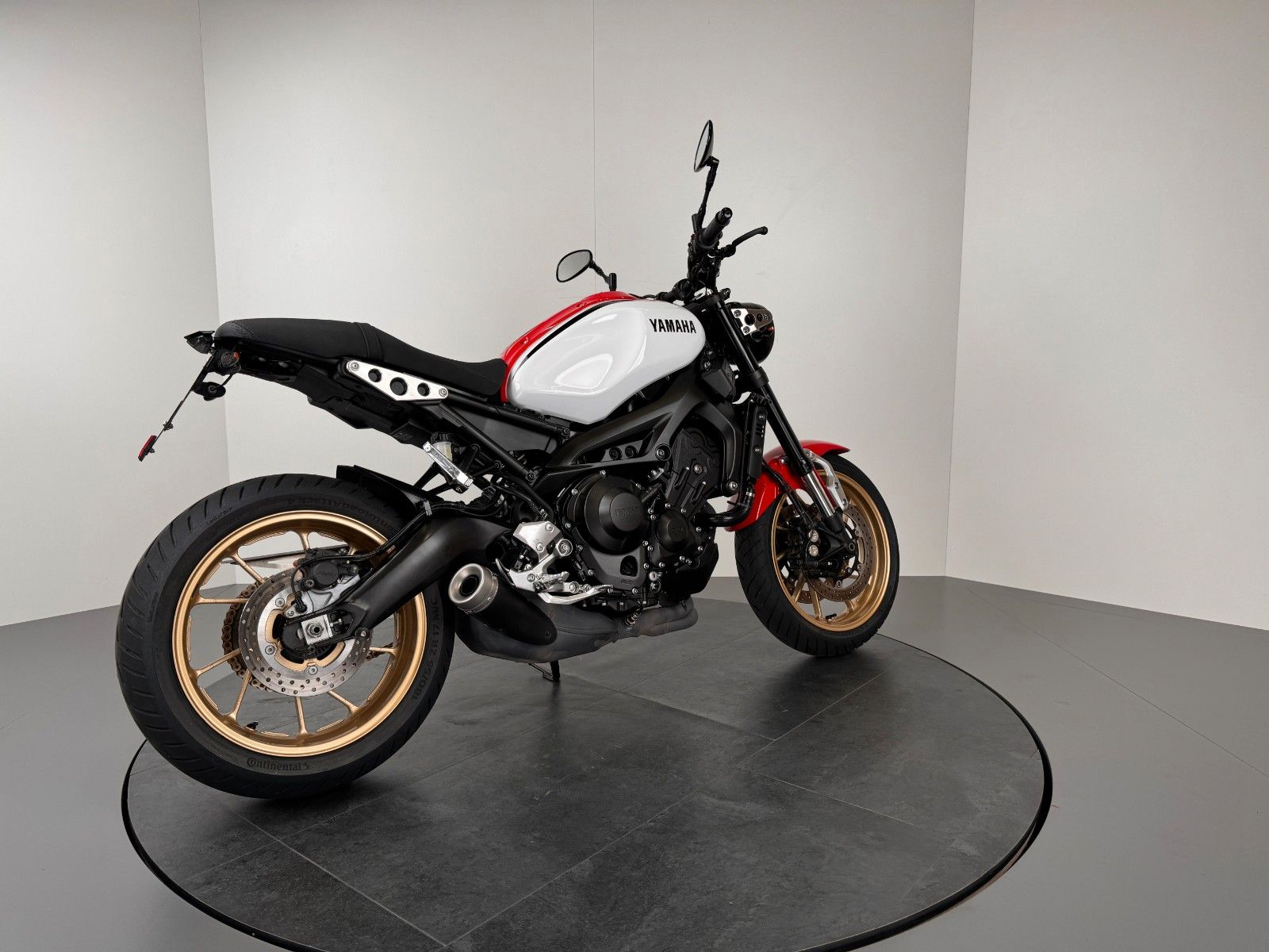 Fahrzeugabbildung Yamaha XSR 900 *1. HAND! *SEHR GEPFLEGT *TOP-ZUSTAND