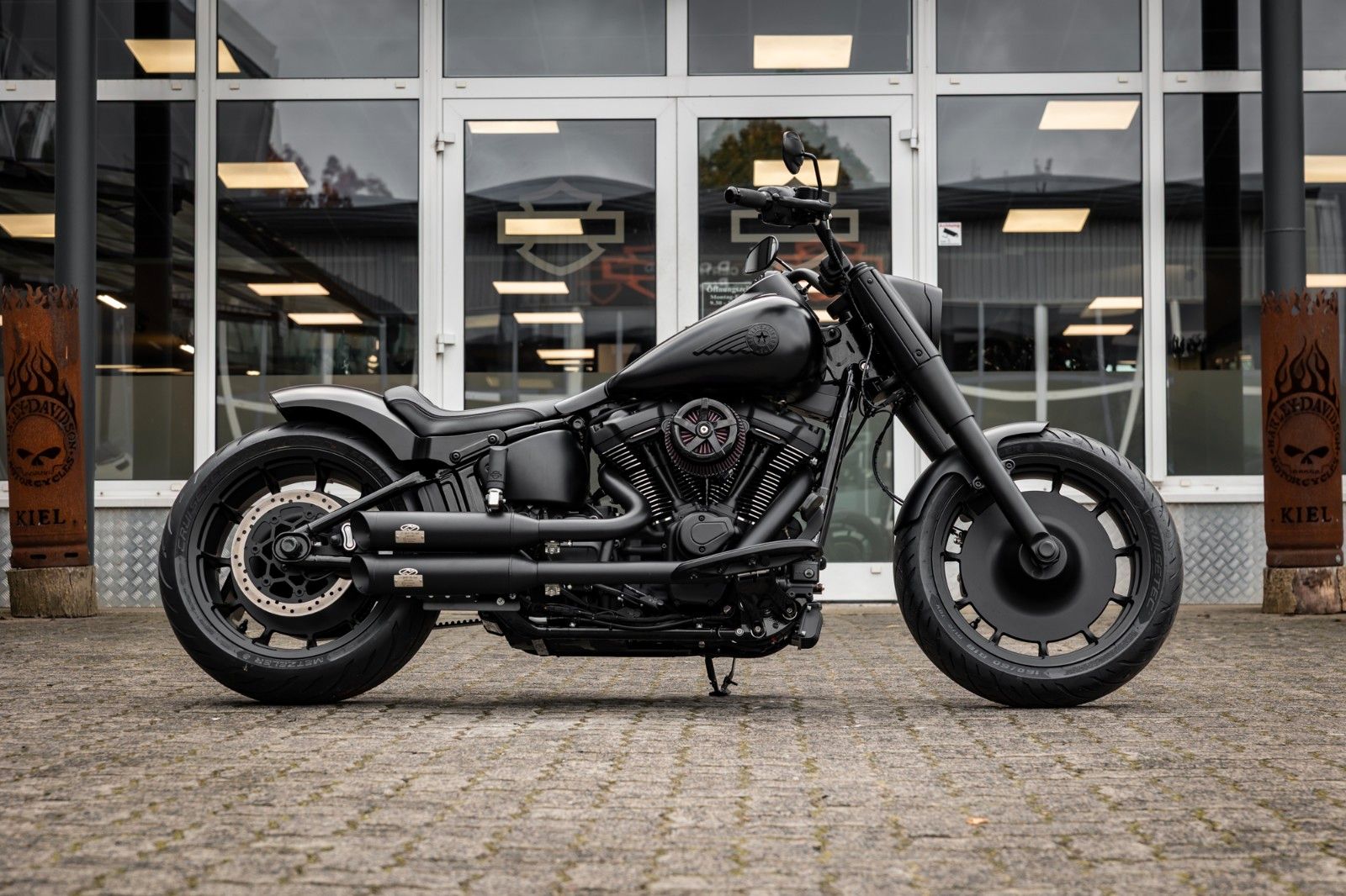 Fahrzeugabbildung Harley-Davidson ALL MATT DARK BOY FLFBS 117 MY25-H-D Kiel Custom