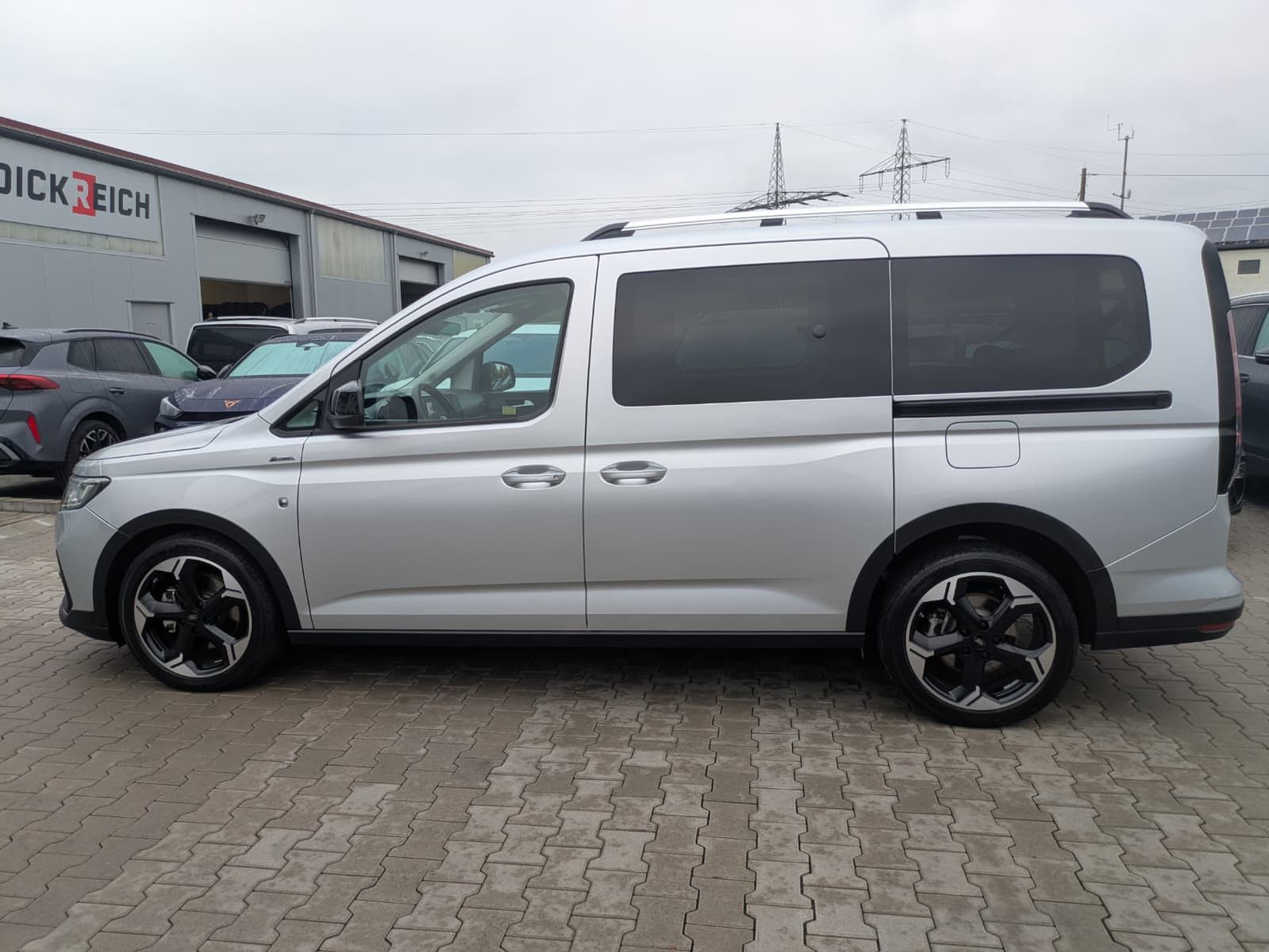 Fahrzeugabbildung Ford Grand Tourneo L2 Active LED*PANO*AHK*ACC*7-Si