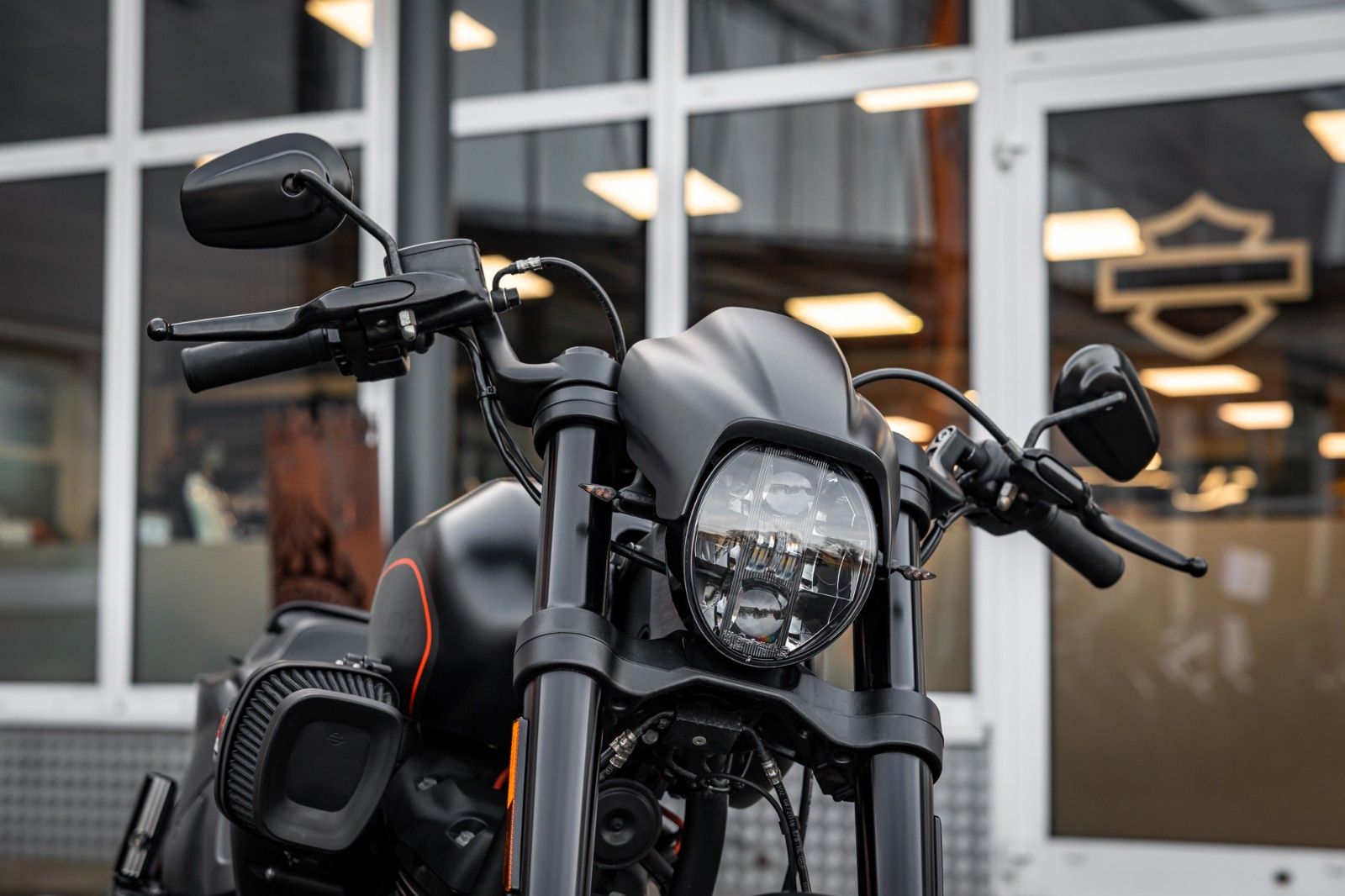 Fahrzeugabbildung Harley-Davidson FXDRS 114 CUI - KESSTECH - SEITLICHER KZH