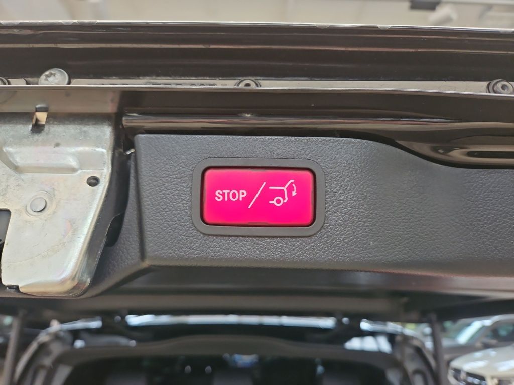 Fahrzeugabbildung Mercedes-Benz V 300 AVG extralang 4x4 7 Sitze 2,5t AHK Sound