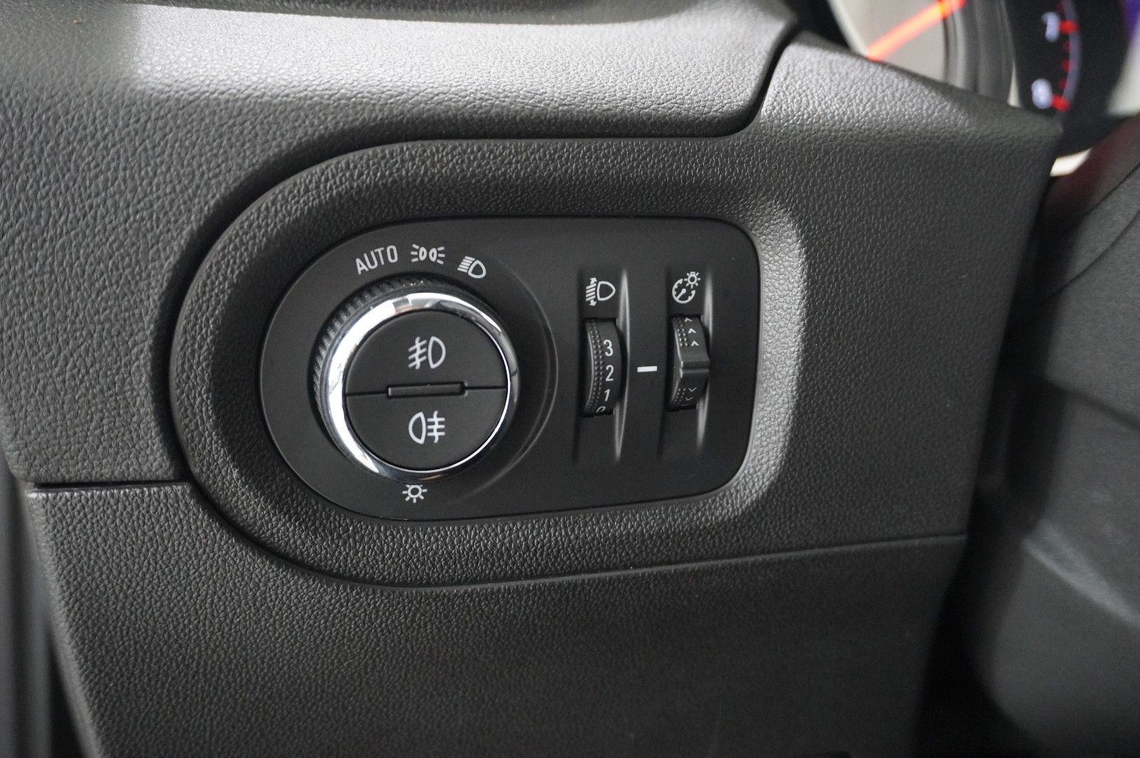 Fahrzeugabbildung Opel Grandland 1.5D ELEGANCE NAVI/LED/KAMERA/SPORT/SH