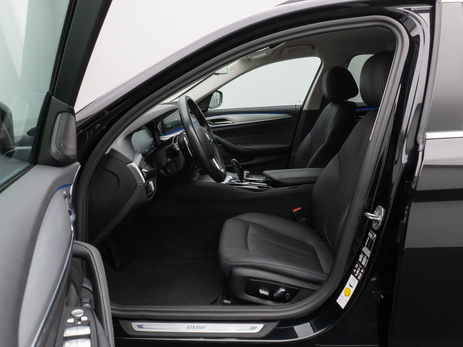 Fahrzeugabbildung BMW 520d xD ACC H/K Kamera Alarm DAB Leder 18Zoll