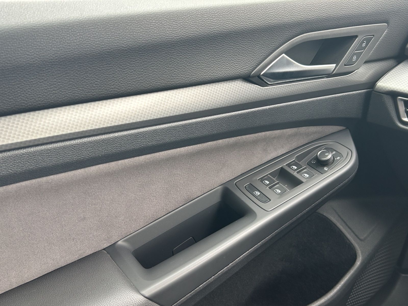 Fahrzeugabbildung Volkswagen Golf VIII Variant Alltrack TDI DSG IQ Light ACC