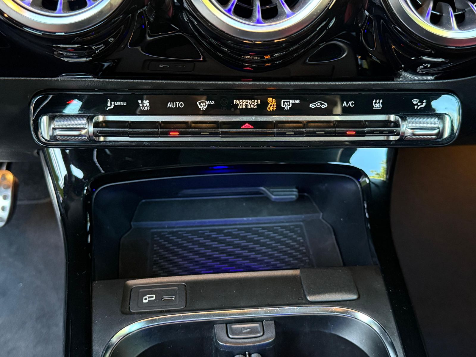 Vehicle illustration Mercedes-Benz CLA 200 Shooting Brake AMG LINE 8G LED+AHK+STHZ