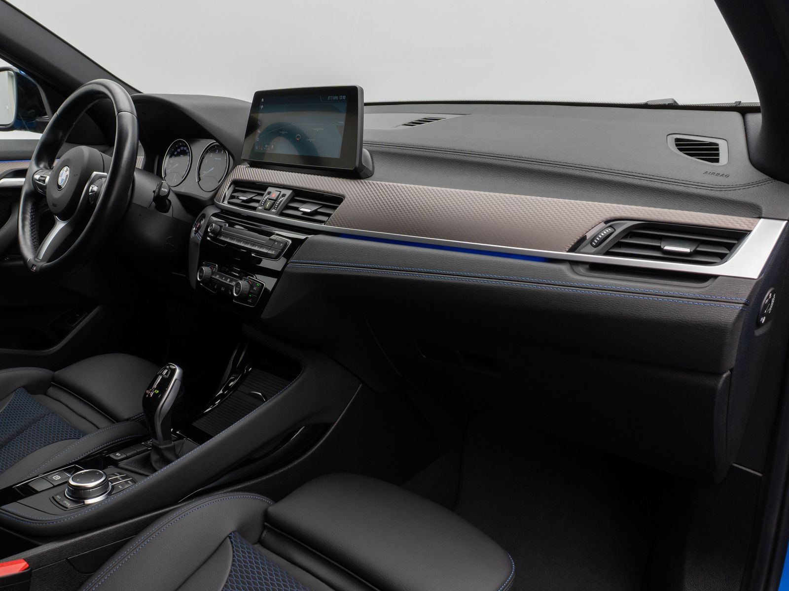 Fahrzeugabbildung BMW X2 xD20i M Sport DAB HUD Navi+ Alarm LED PDChint