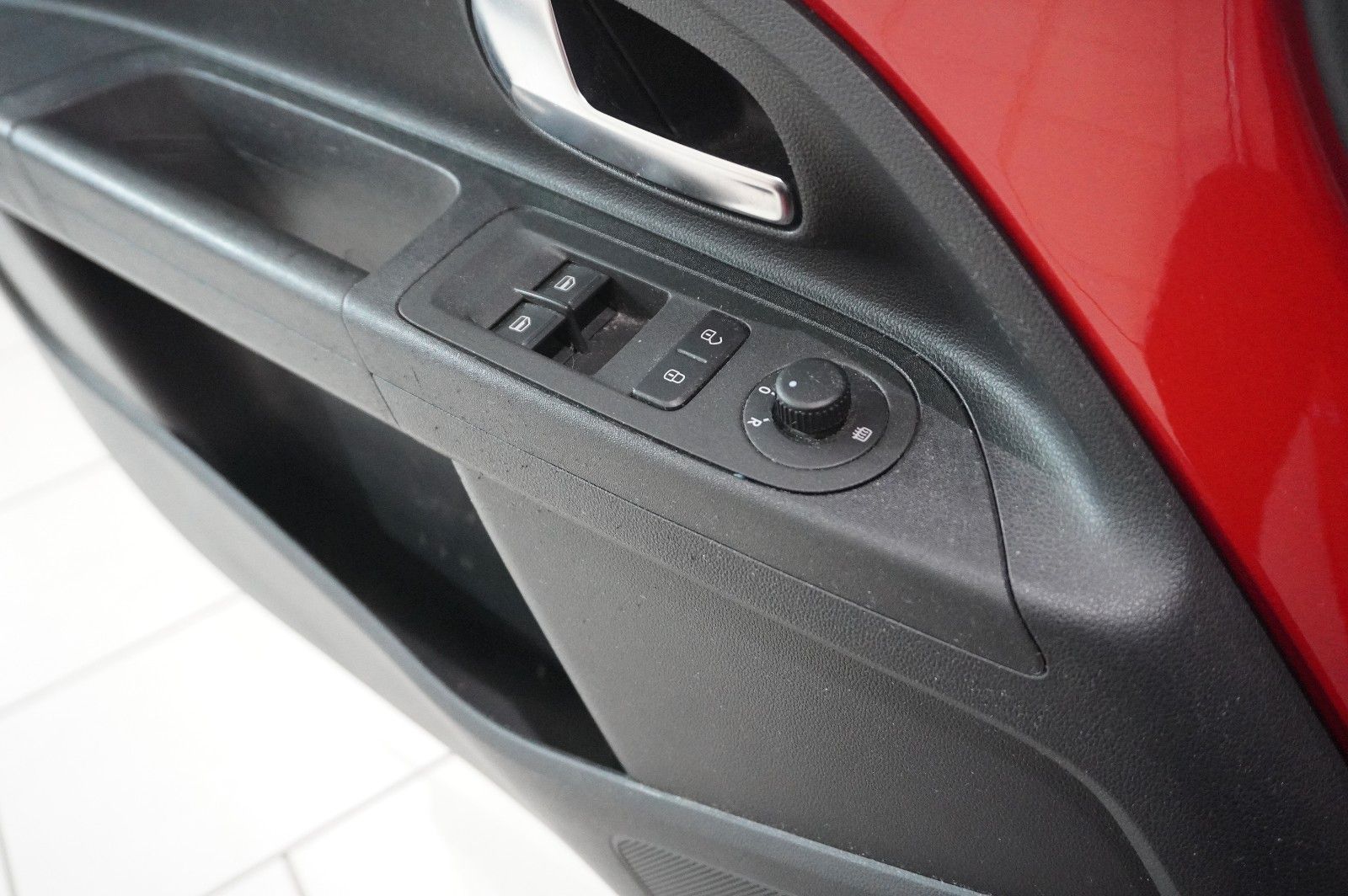 Fahrzeugabbildung SEAT Mii 1.0 SPORT 5-TÜR KLIMA/ALU/CD/AUX/NEBEL/TÜV