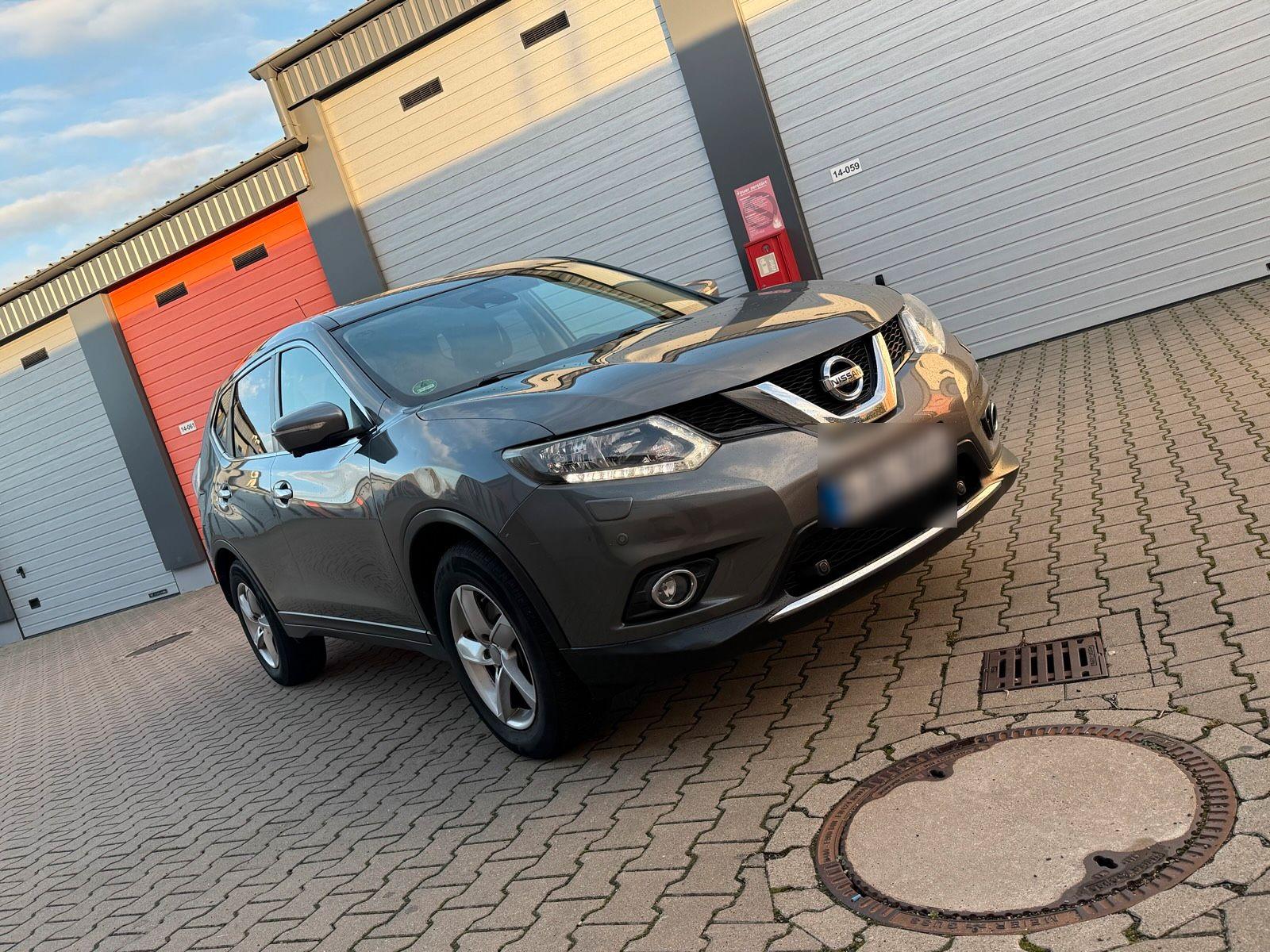 Nissan X-Trail 2014 — interior