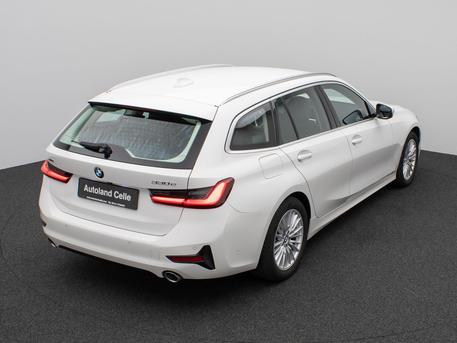Fahrzeugabbildung BMW 330e xD Sport Line Kamera DAB Stop&Go Alarm LED