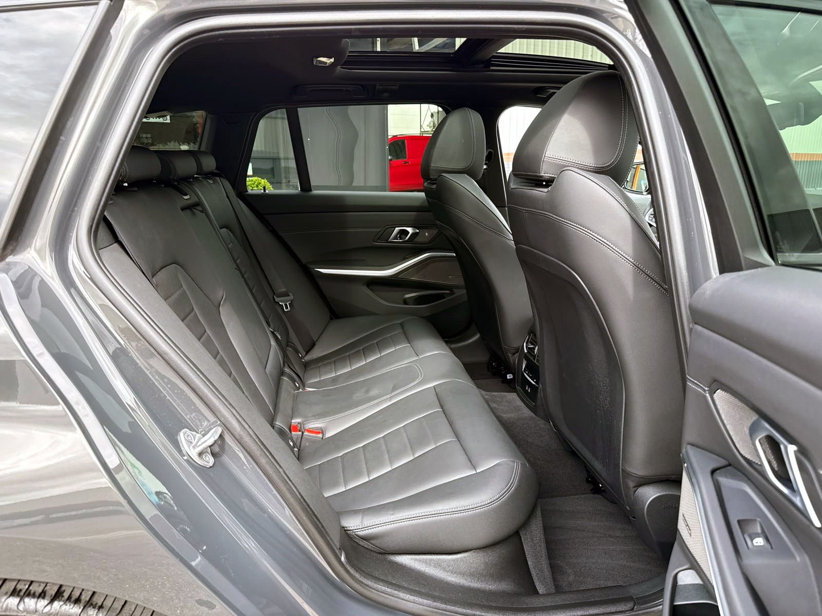 Fahrzeugabbildung BMW 320i Touring Steptr. M-Sport PANO LED KAM H&K BT
