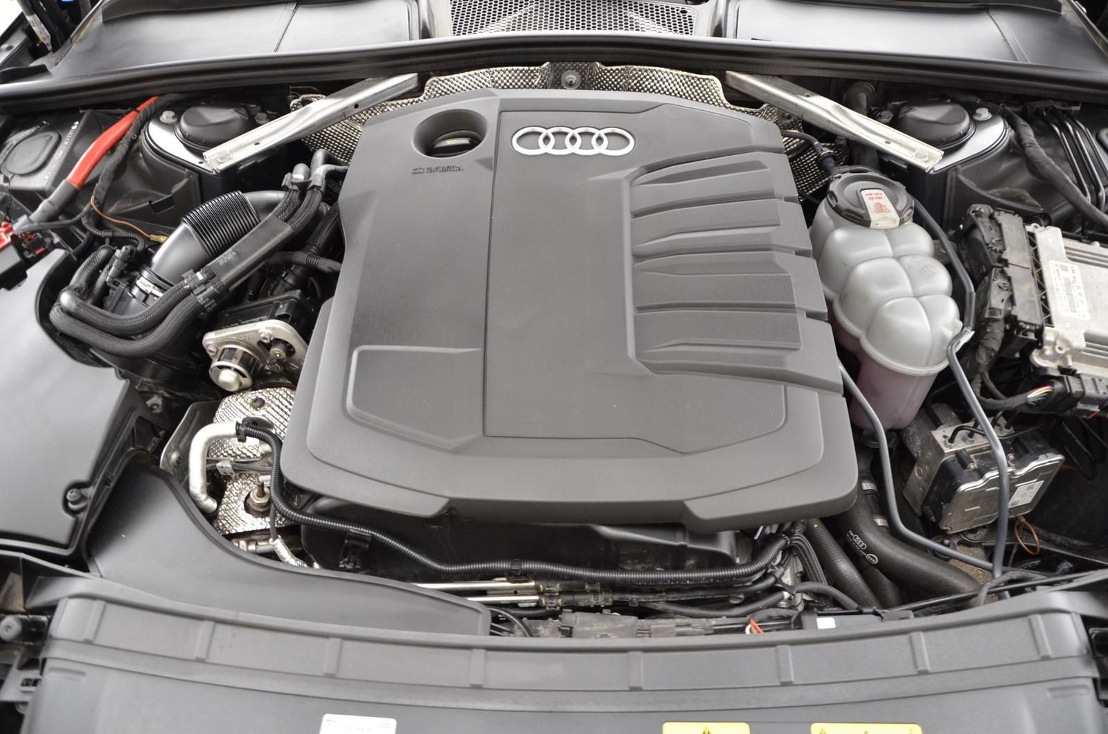 Fahrzeugabbildung Audi A4 Avant 30 TDI 100kW S tronic Navi LED RFK SHZ