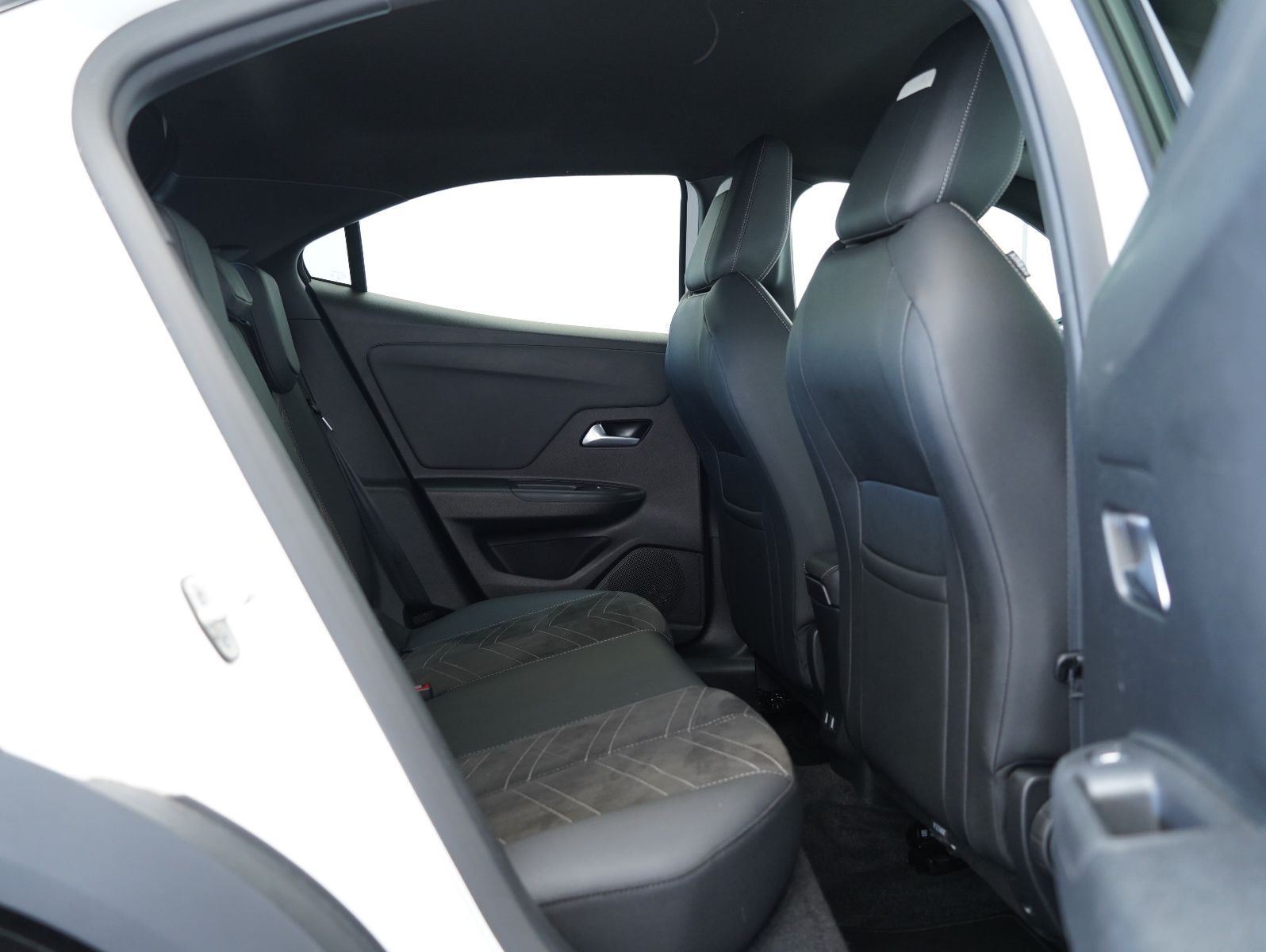 Fahrzeugabbildung Opel Mokka e Ultimate INTELLILUX/ACC/NAVI/SOH